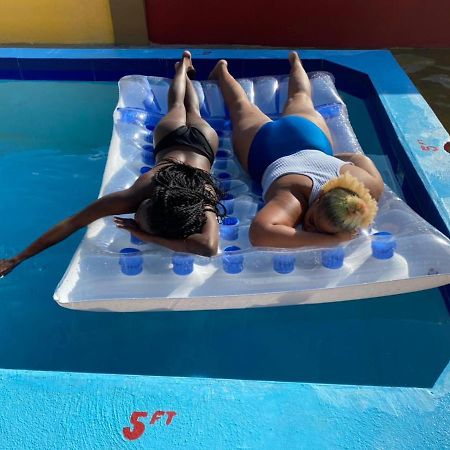 Paradise Villa Shared Onsite Private Pool Onsite Gym オーチョ・リオス エクステリア 写真