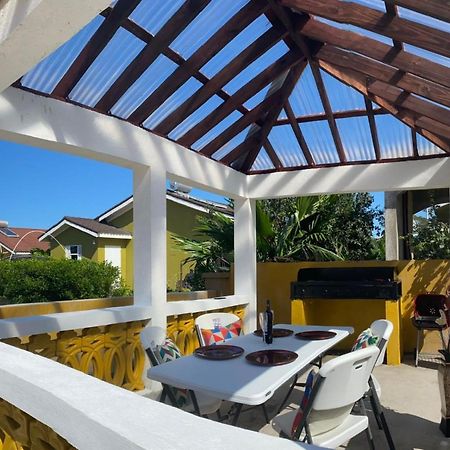 Paradise Villa Shared Onsite Private Pool Onsite Gym オーチョ・リオス エクステリア 写真