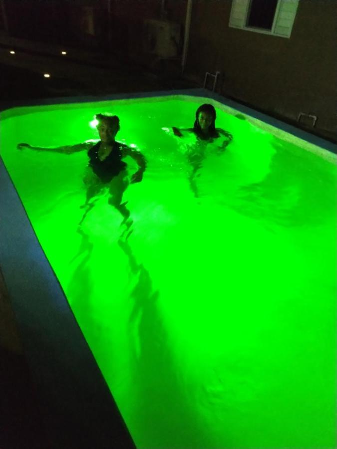 Paradise Villa Shared Onsite Private Pool Onsite Gym オーチョ・リオス エクステリア 写真