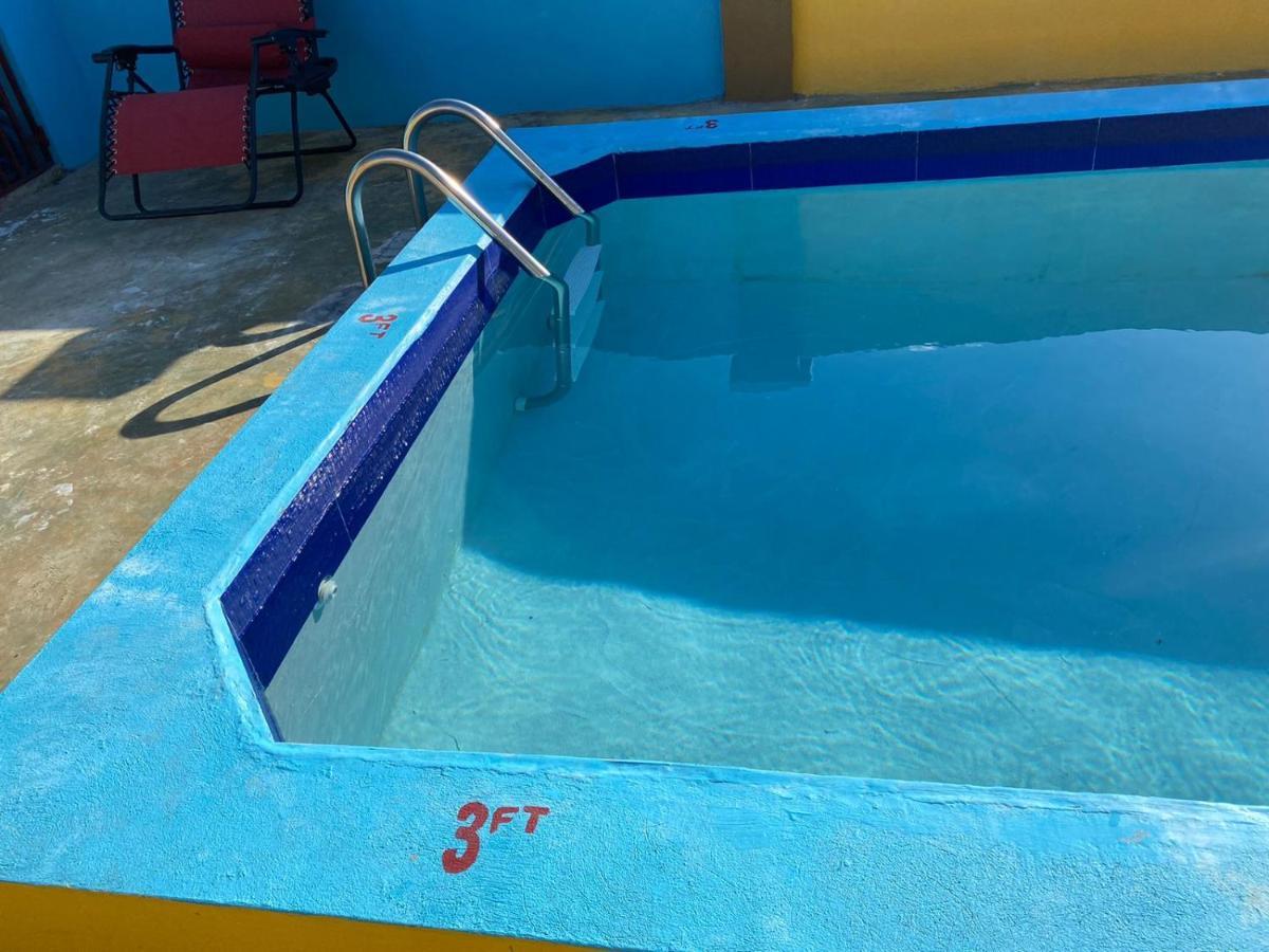 Paradise Villa Shared Onsite Private Pool Onsite Gym オーチョ・リオス エクステリア 写真