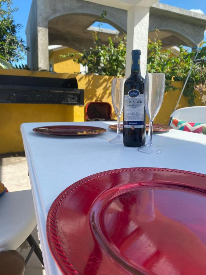 Paradise Villa Shared Onsite Private Pool Onsite Gym オーチョ・リオス エクステリア 写真