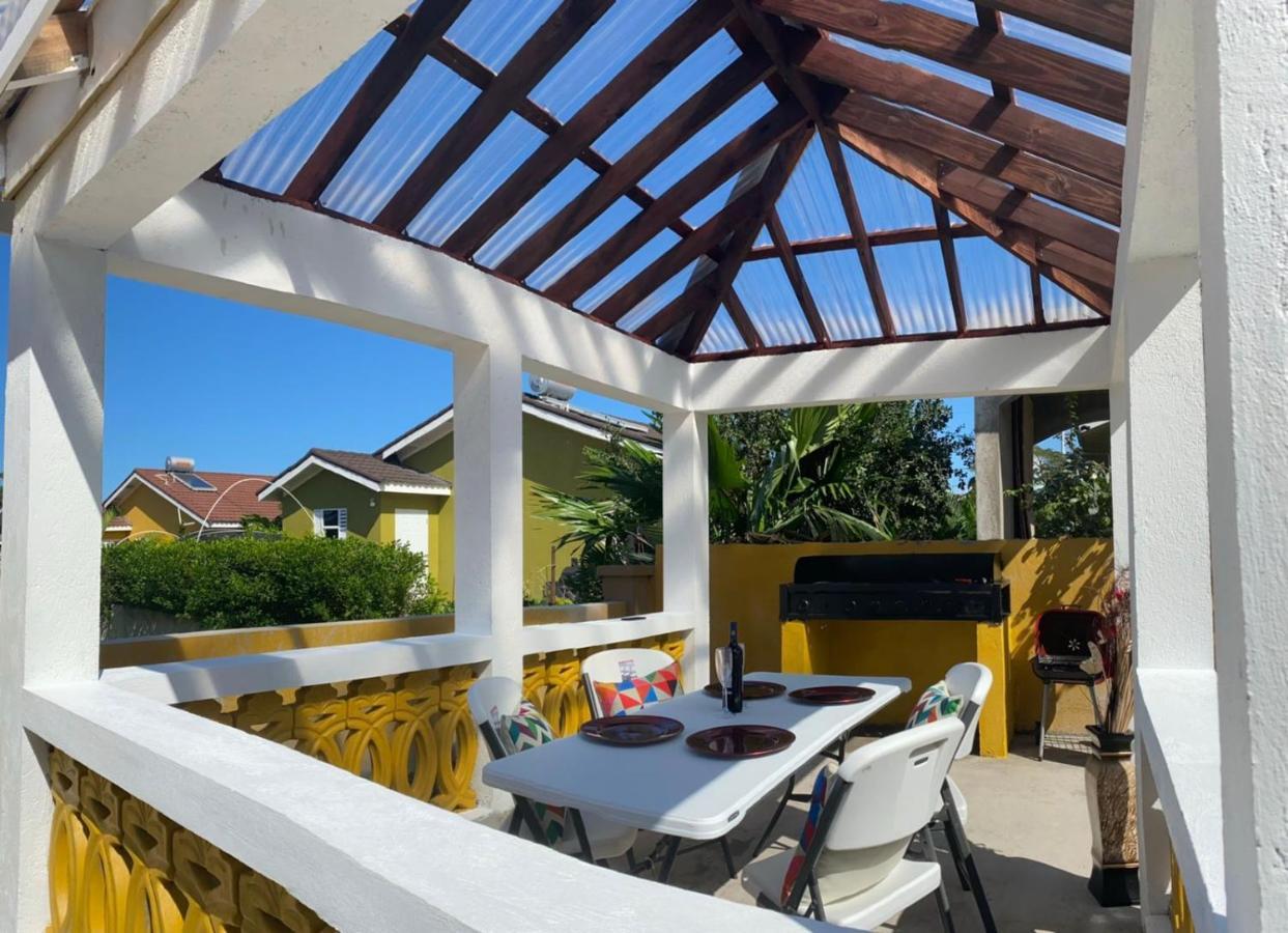 Paradise Villa Shared Onsite Private Pool Onsite Gym オーチョ・リオス エクステリア 写真