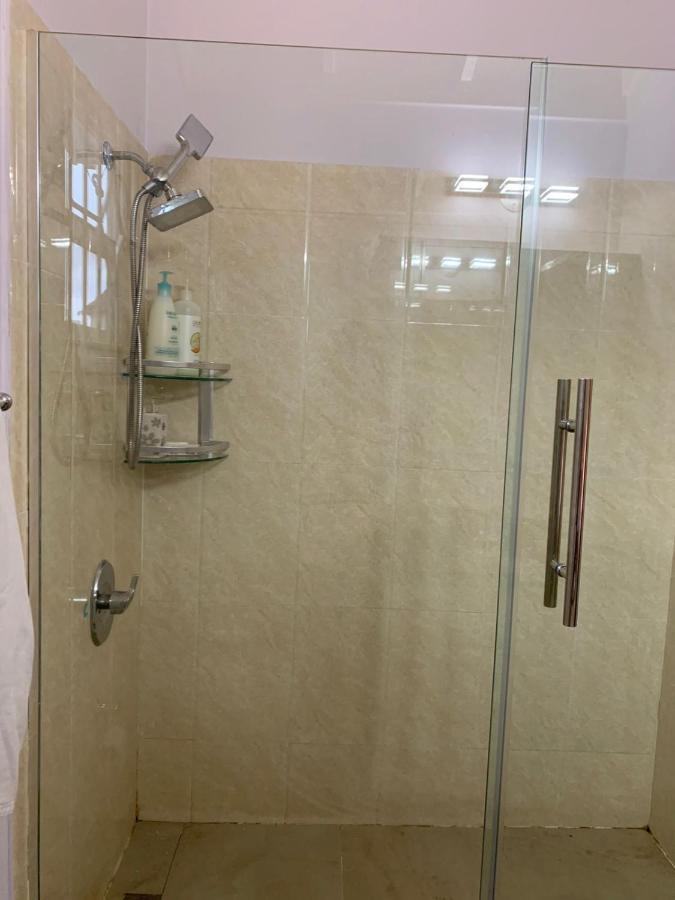 Paradise Villa Shared Onsite Private Pool Onsite Gym オーチョ・リオス エクステリア 写真